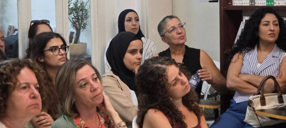 استطلاع مدى الكرمل حول الجريمة والعنف: 27% من المجتمع العربيّ يفكّرون في الهجرة من البلاد بصورة جِدّيّة
