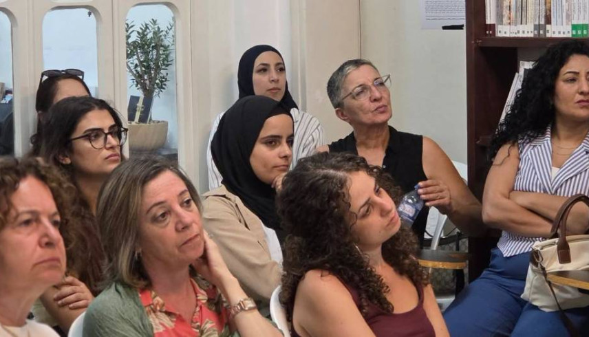 استطلاع مدى الكرمل حول الجريمة والعنف: 27% من المجتمع العربيّ يفكّرون في الهجرة من البلاد بصورة جِدّيّة (آب 2026)